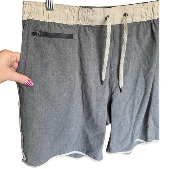 Vuori Banks Short Athletic Shorts Unlined Classic Fit Gray White Size XL - Picture 4 of 14